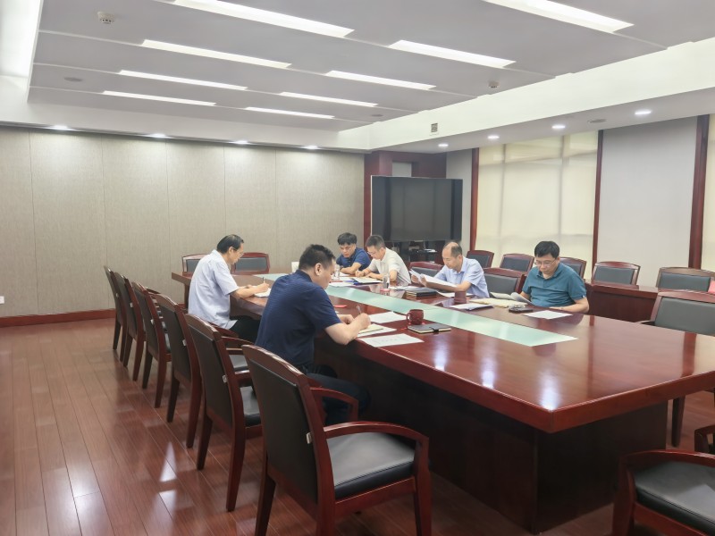 皇冠体育官网党委理论学习中心组召开学习研讨会